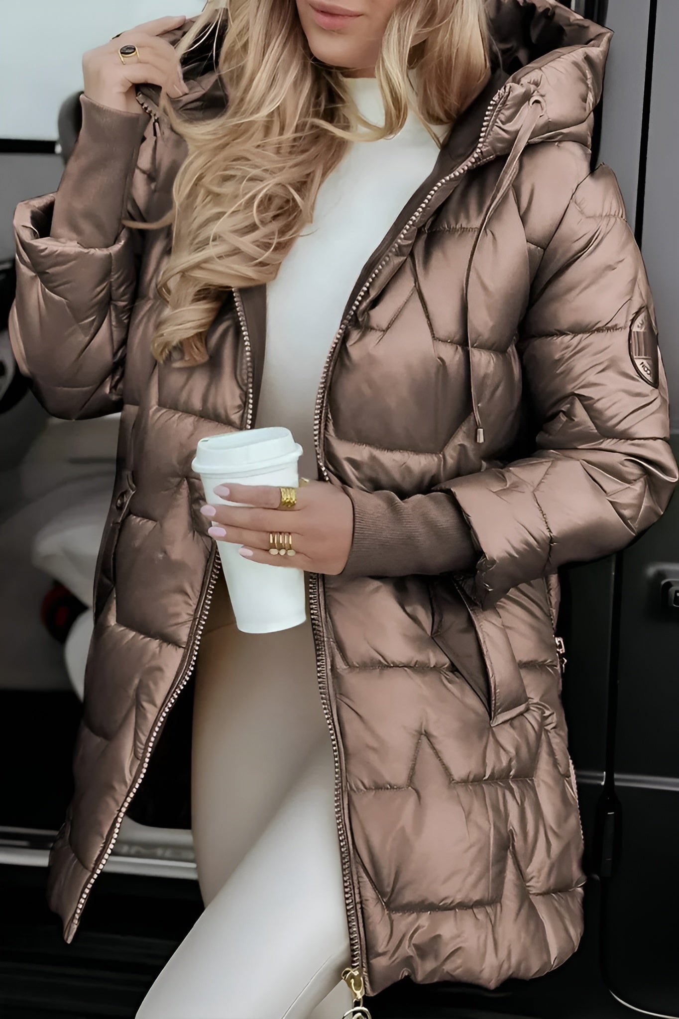 Camila™ | Abrigo Invernal Elegante con Capucha y Acolchado