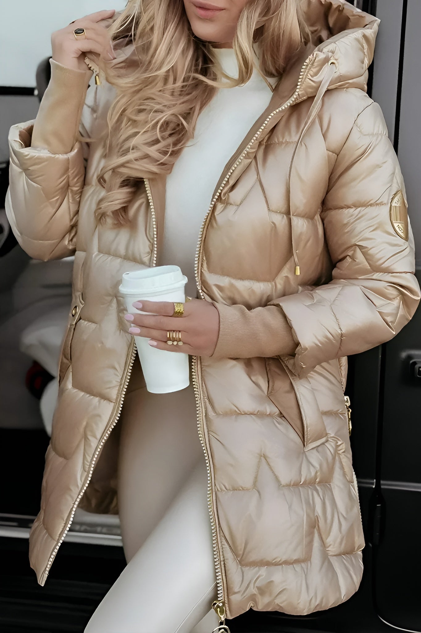 Camila™ | Abrigo Invernal Elegante con Capucha y Acolchado