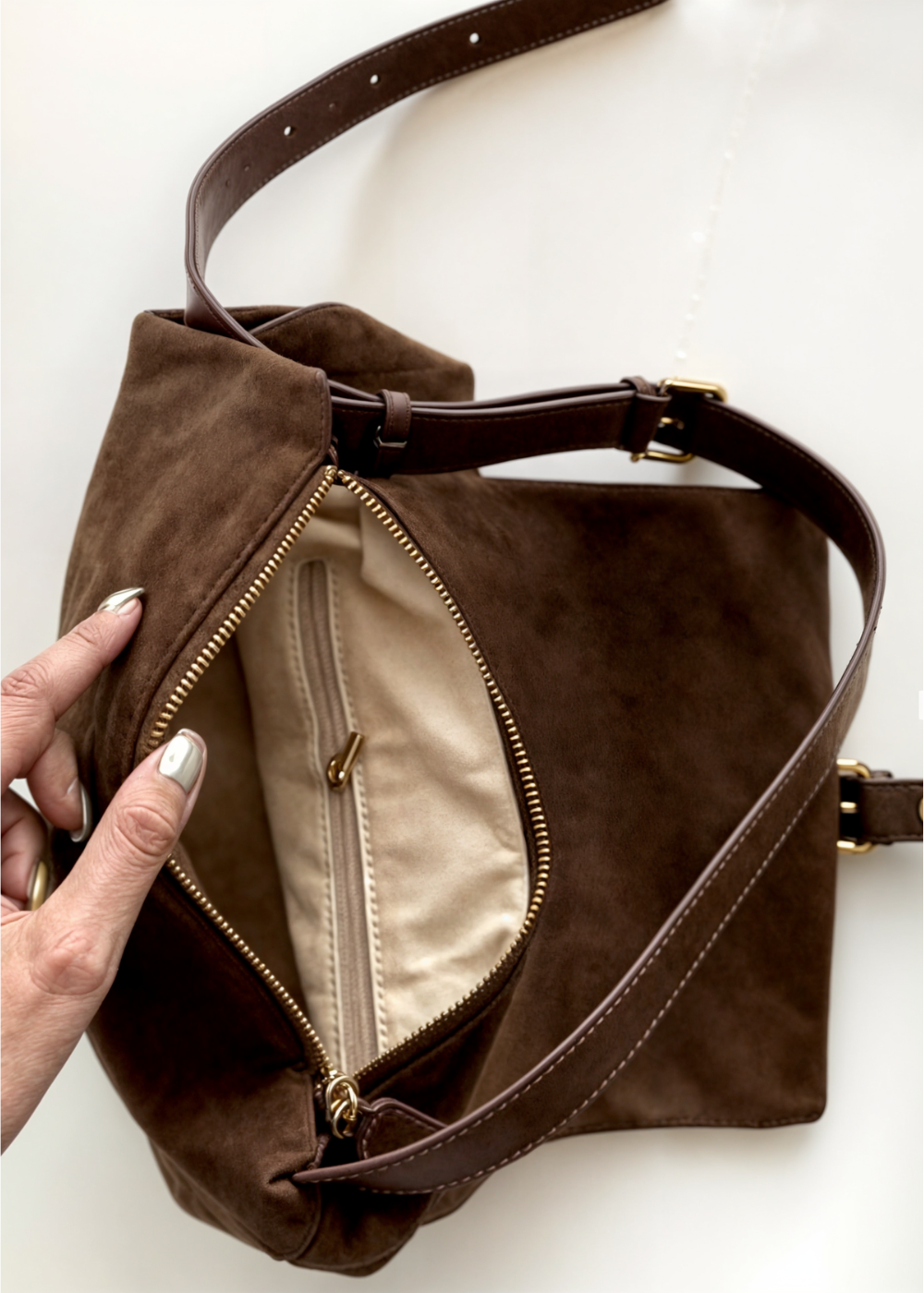 Aurelia™ | Bolso Bandolera de Ante Vegano para un Estilo Sofisticado