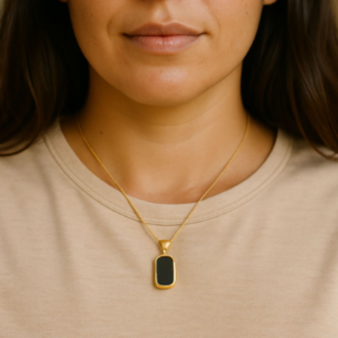 Noir™ | Collar de Lujo con Colgante Negro en Acabado Dorado