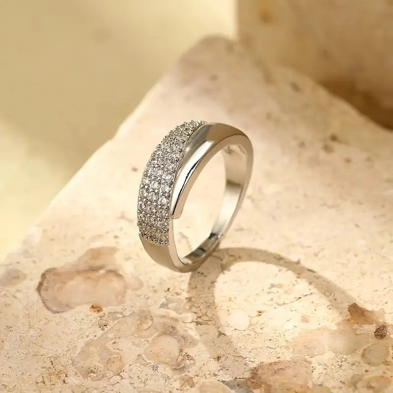 Inés™ | Anillo Dorado con Brillantes y Significado Profundo